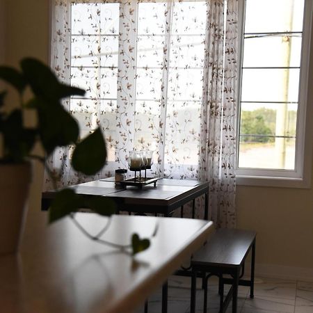Have Whole House To Yourself ثورولد المظهر الخارجي الصورة